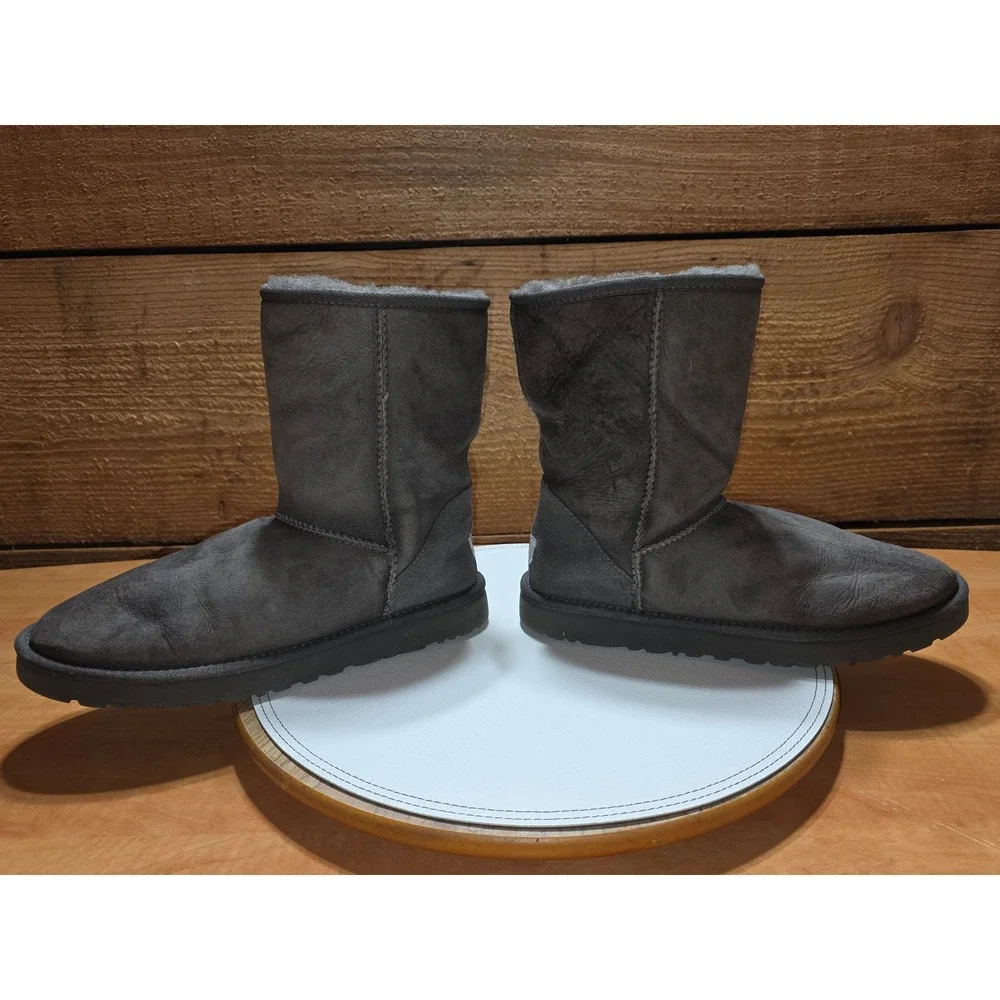 UGG Australia Classic Short II Grey Suede Sheepskin Boots Women Size 8 5825